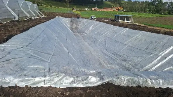 Impermeabilidad total y resistencia garantizada con la tela Spektra